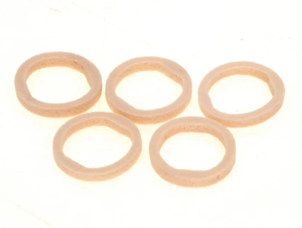 Fünf runde Dichtungen in beige, geeignet für Gasrohre, mit einer glatten Oberfläche, möglicherweise von der Marke Bosch.
